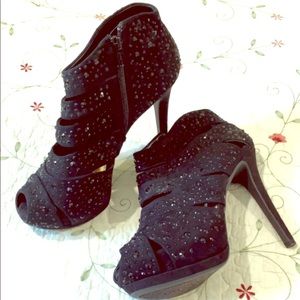 Black cutout booties size 8.5